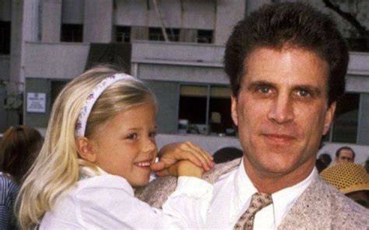 Alexis Danson Bio, Wiki, Age, Height, Weight, Parents, Mother and Net Worth
