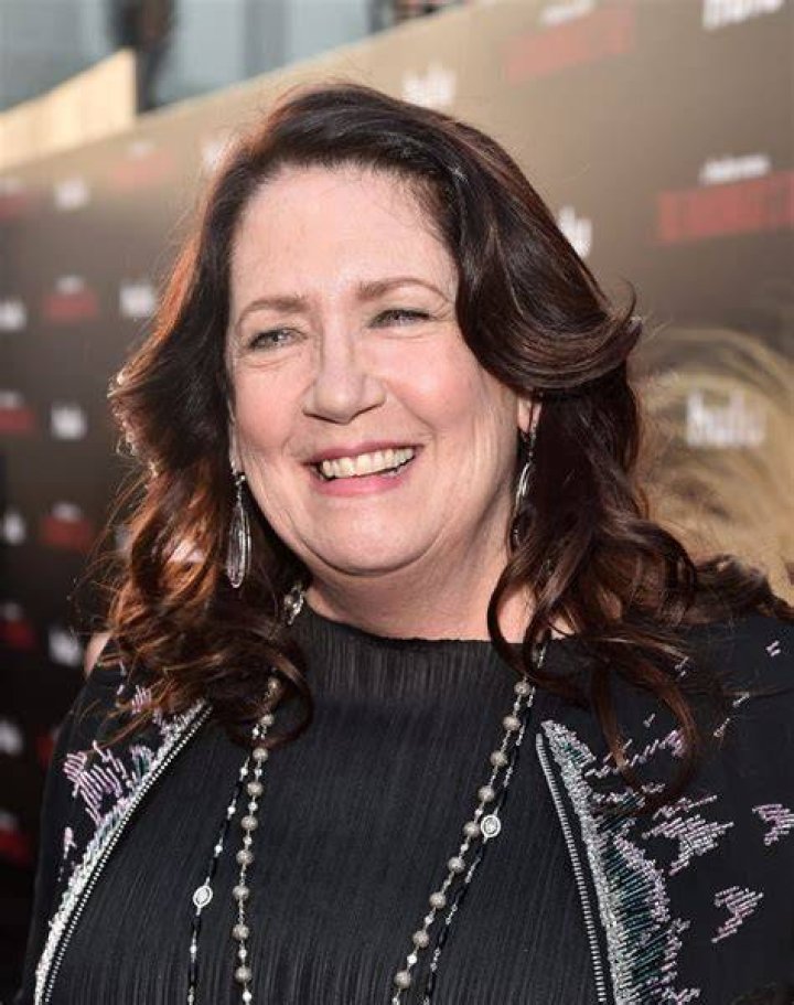 Ann Dowd Bio, Wiki, Age, Family, Husband, Movies, Tv shows, Weight Loss, and Net Worth.