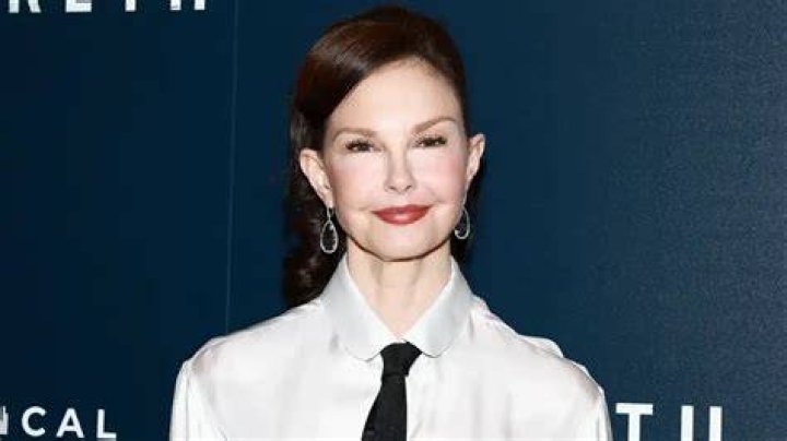 Ashley Sullivan Age, Wikipedia, Bio, Height, Husband, Instagram