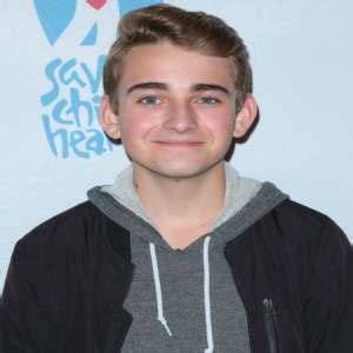 Buddy Handleson Bio, Age, Family, Girlfriend, Height, Movies, Shake It Up