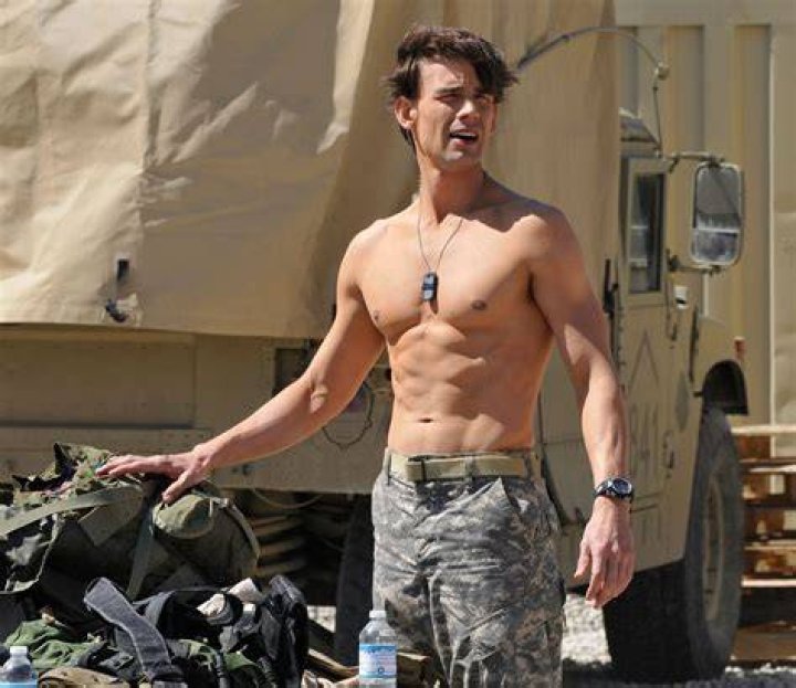 Christopher Gorham Bio, Wiki, Age, Height, Family, Wife, Movies, Salary and Net Worth.