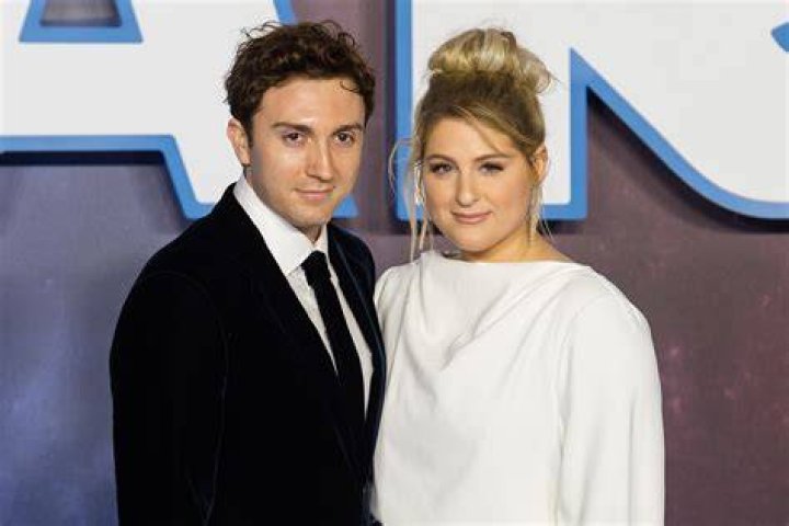 Does Daryl Sabara have a twin?