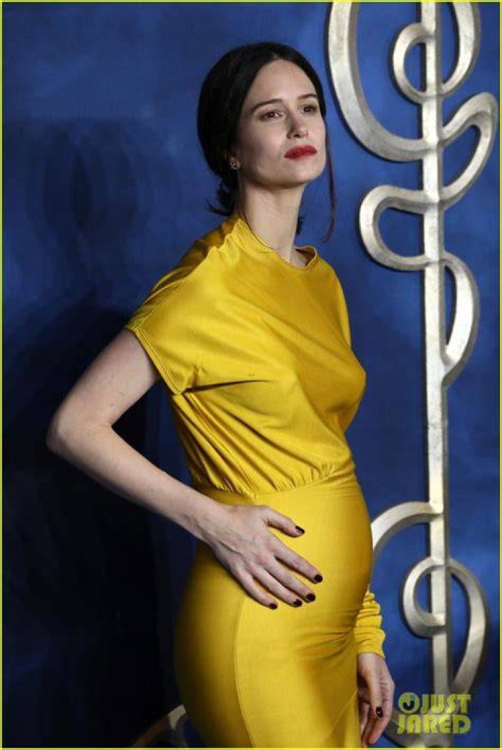 Does Katherine Waterston have a child?