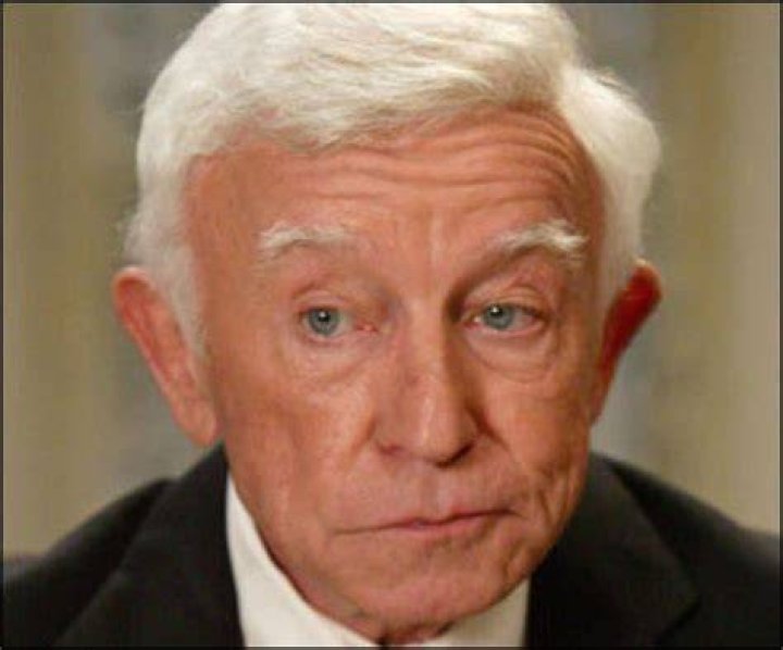 Is henry gibson alive