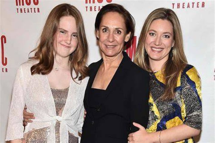 Is Zoe Perry Laurie Metcalf’s daughter? How many biological children does Laurie Metcalf have?