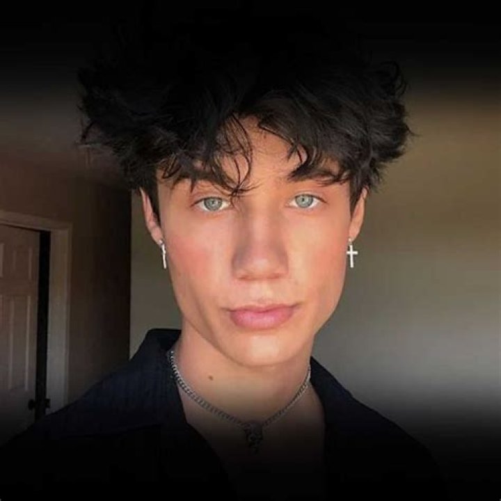 Jaden Hossler (TikTok Star) Biography, Age, Girlfriend, Height, Net Worth