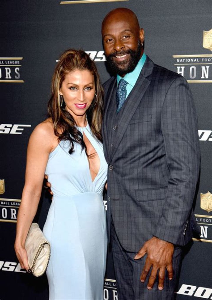Jerry Rice: Fiancée, net worth, tattoos, smoking & body facts