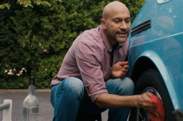 Keegan-Michael Key: Wife, net worth, tattoos, smoking & body facts