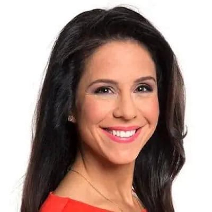 Lauren Lowrey, Bio, Wiki, Age, Husband, Salary, Wedding, Children, Preeclampsia, Wish TV and Net Worth