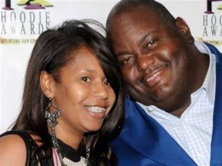 Lavell Crawford: Wife, net worth, tattoos, smoking & body facts