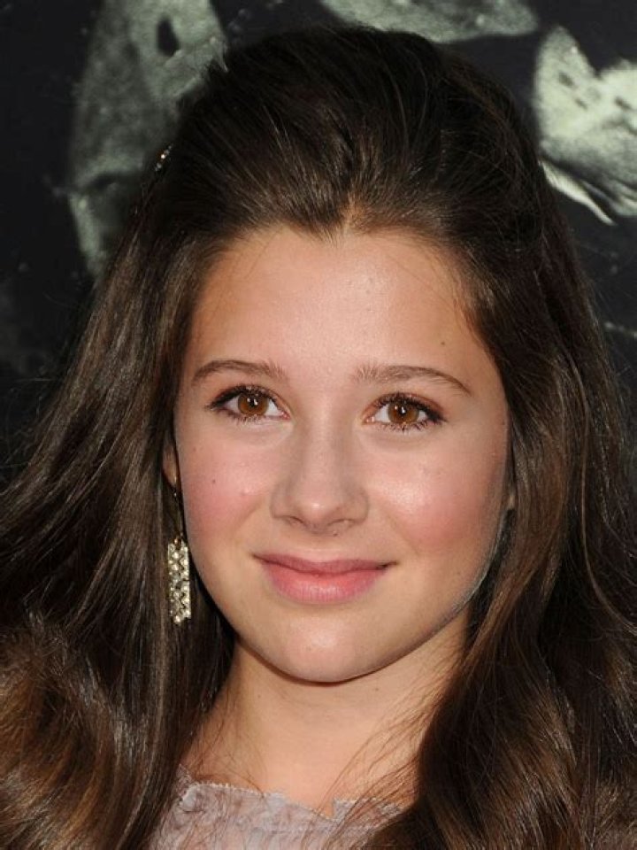 Natasha Calis Age, Wiki, Boyfriend: 10 Facts On Nurses Actress