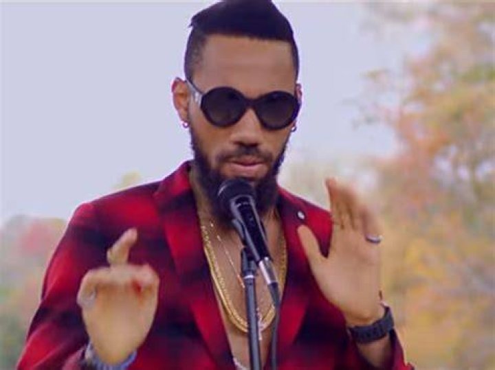 Phyno Biography, Age, Family, Agu, Marriage, Net Worth, Wife Child, Songs, Awards