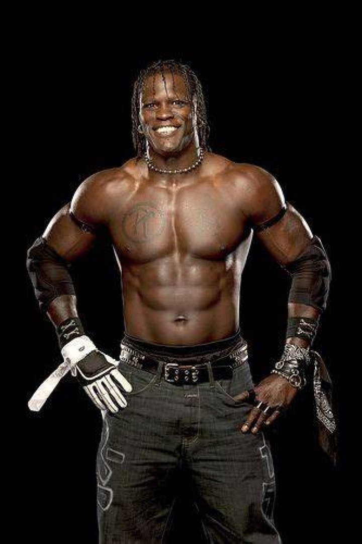 R-Truth: Wife, net worth, tattoos, smoking & body facts