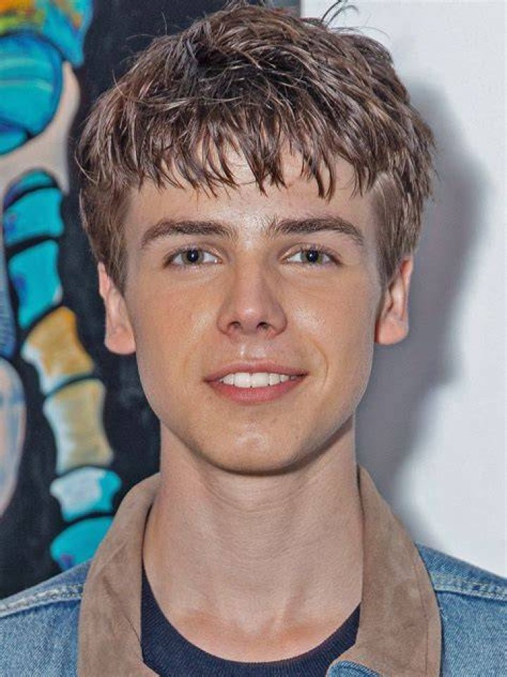 Sam Ashe Arnold Wikipedia, Biography , Age, Girlfriend Instagram: Are You Afraid Of The Dark