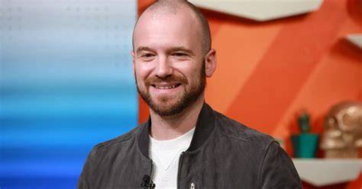 Sean Evans (Hot Ones) Wiki, Bio, Age, Girlfriend, Net Worth, Height, Weight, Career, Family, Facts
