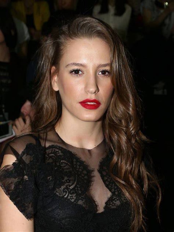 Serenay Sarikaya Age, Height | Parents, Boyfriend, Net Worth