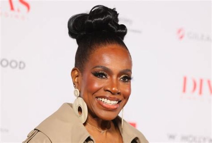 Sheryl Lee Ralph, 65, Has ‘Diva’ Moment in Skin-Tight Catsuit at Rihanna’s Savage X Fenty Show