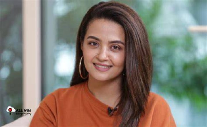 Surveen Chawla Bio, Wiki, Age, Height, Husband, Measurements, Acting Career
