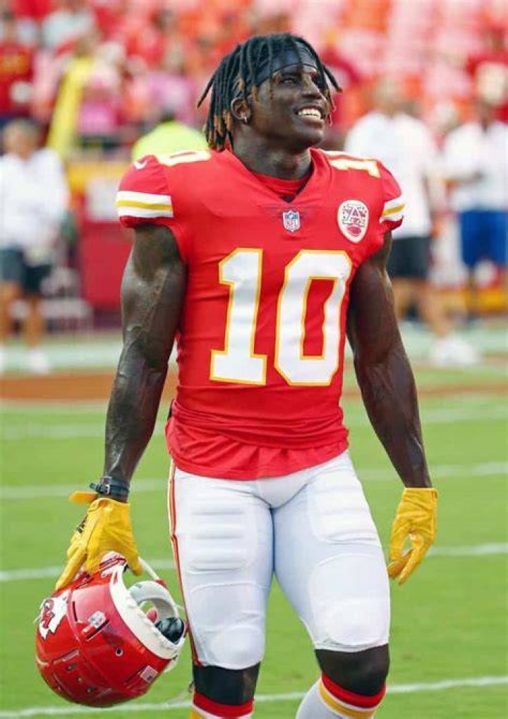 Tyreek Hill – Bio, Facts, Wiki, Net Worth, Current Team, Salary, Contract, Injury, Trade, Affair, Wife, Age, Height, Family, Education, Career, News