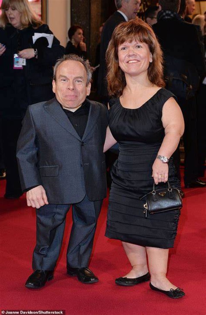 Warwick Davis Bio, Age, Wife, Height, Family, Movies, Children, Harry Potter and Star Wars
